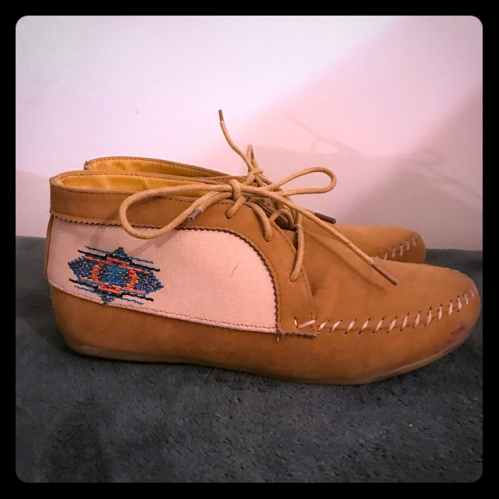 Tan moccasin-like shoes with embroidery on sides